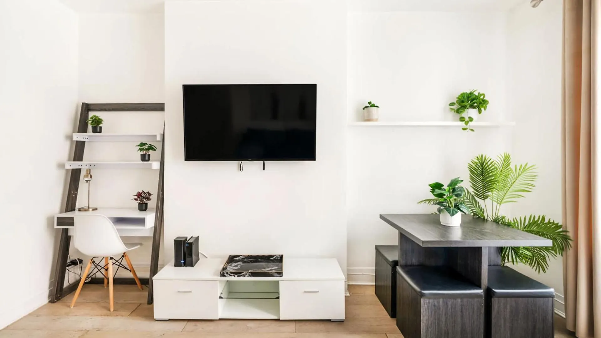 428-2W Newly Furnished Prime Location 2Br Sleeps 5 Apartment New York