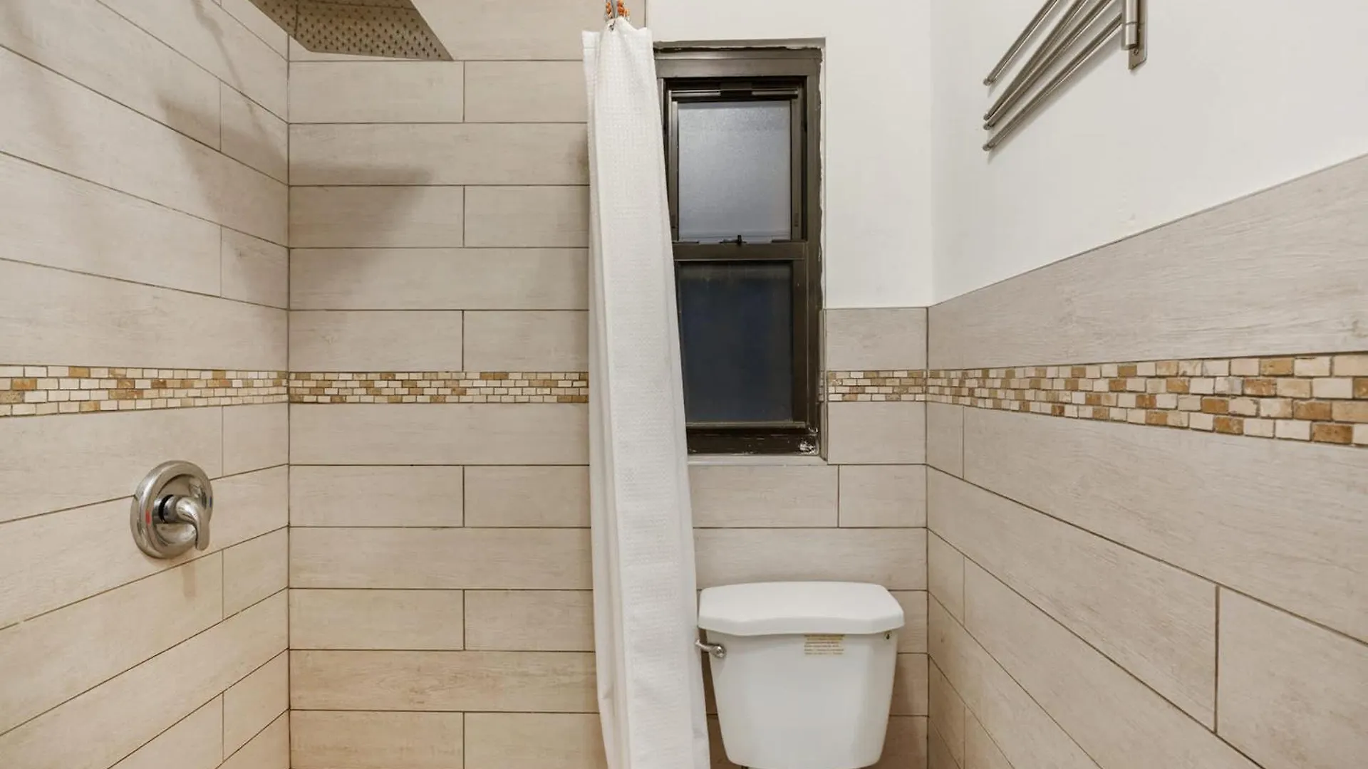 428-2W Newly Furnished Prime Location 2Br Sleeps 5 Apartment New York