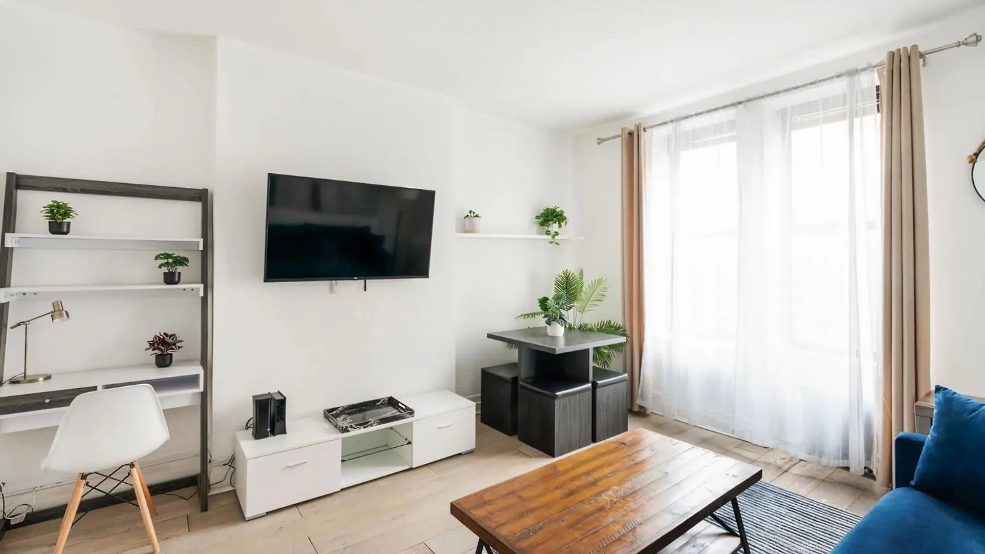 428-2W Newly Furnished Prime Location 2Br Sleeps 5 Apartment New York