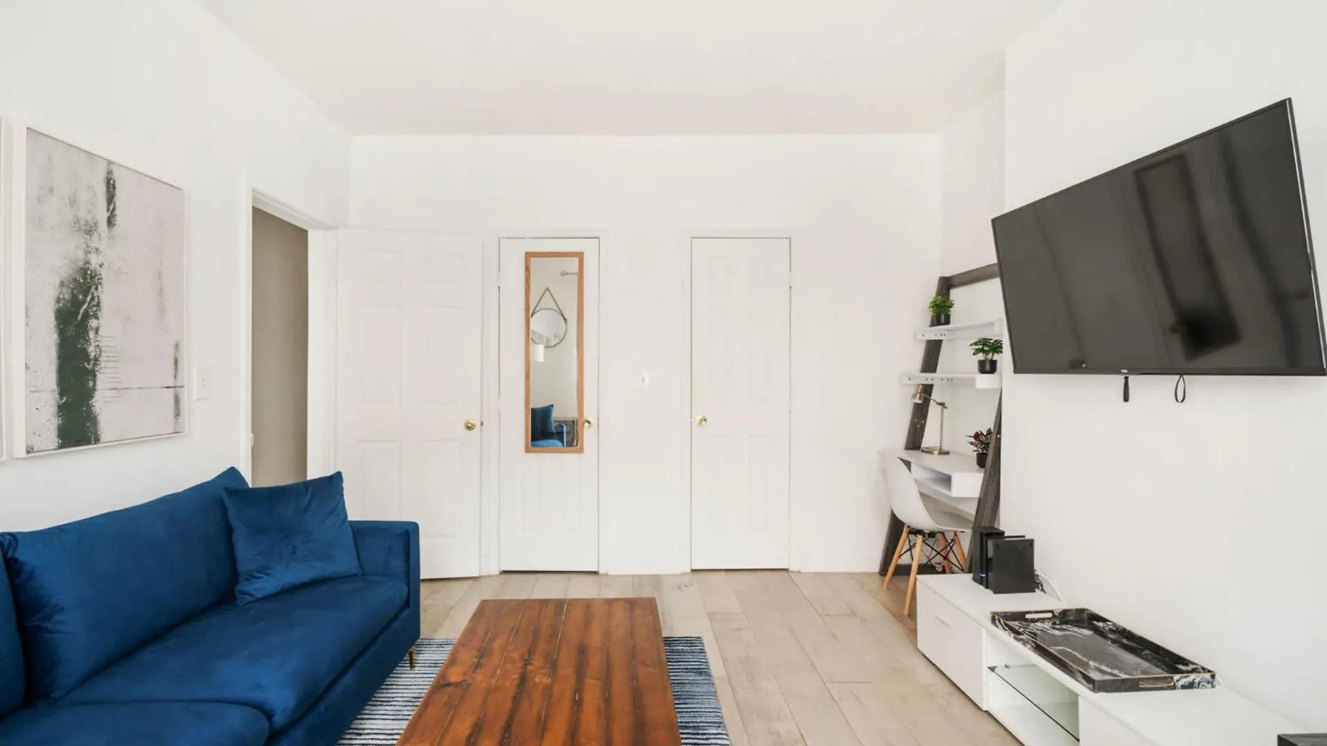 428-2W Newly Furnished Prime Location 2Br Sleeps 5 Apartment New York