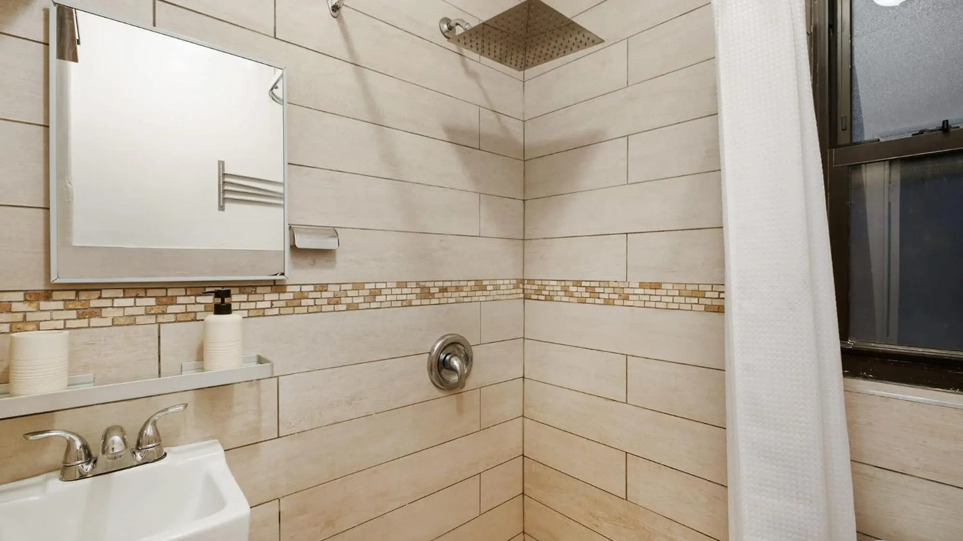 428-2W Newly Furnished Prime Location 2Br Sleeps 5 Apartment New York United States