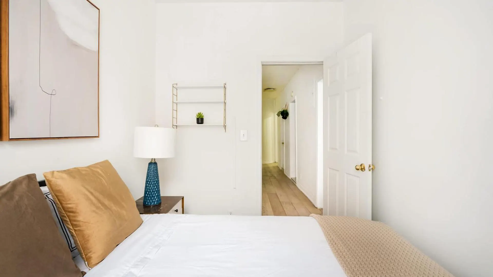 428-2W Newly Furnished Prime Location 2Br Sleeps 5 Apartment New York