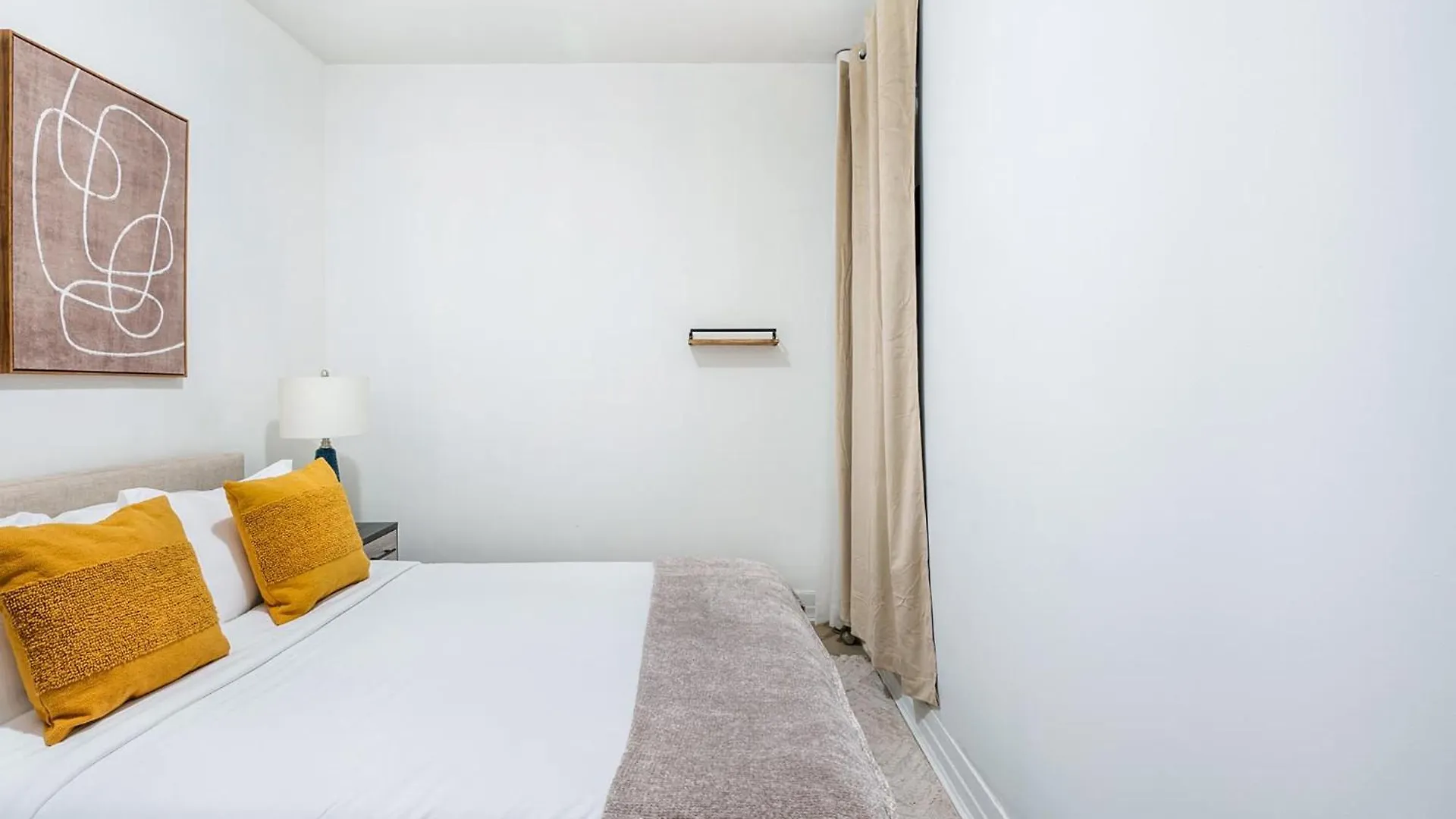 428-2W Newly Furnished Prime Location 2Br Sleeps 5 Apartment New York